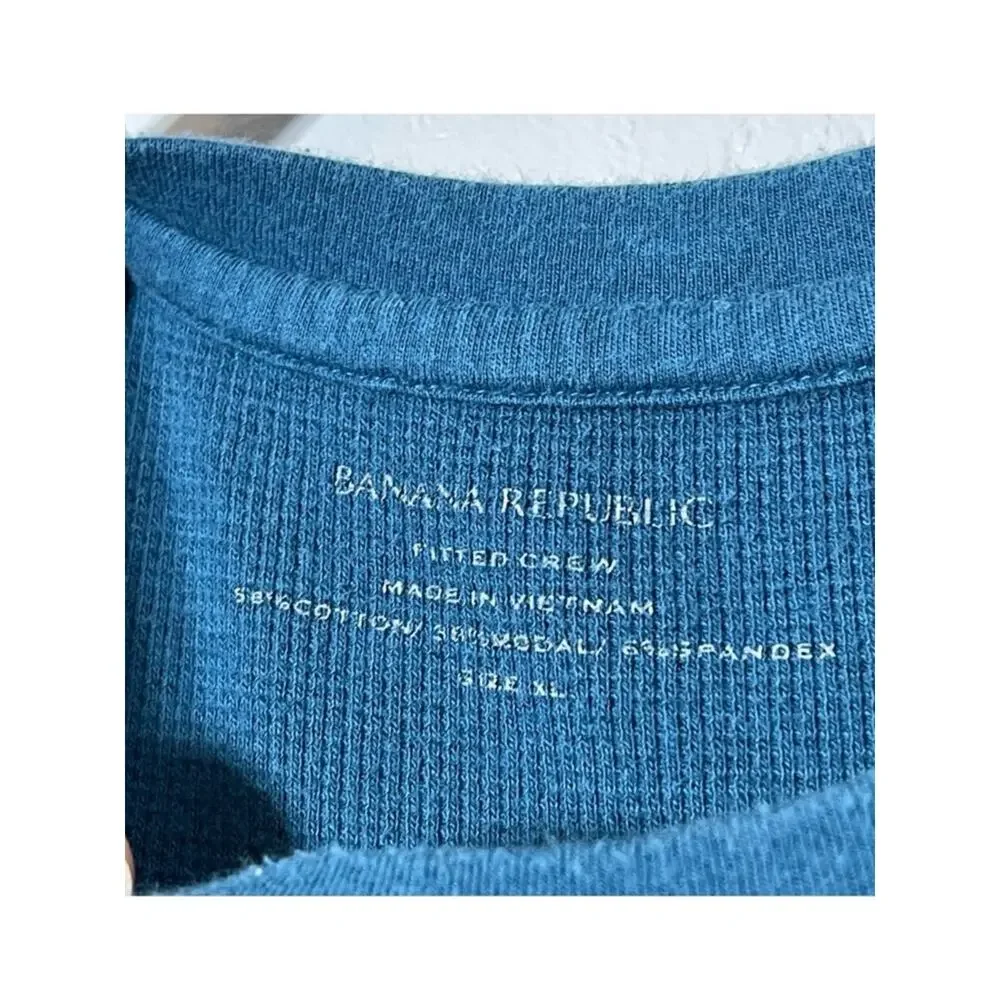 Banana Republic, Waffle Knit Long Sleeve Shirt. Size XL. In excellent condition!